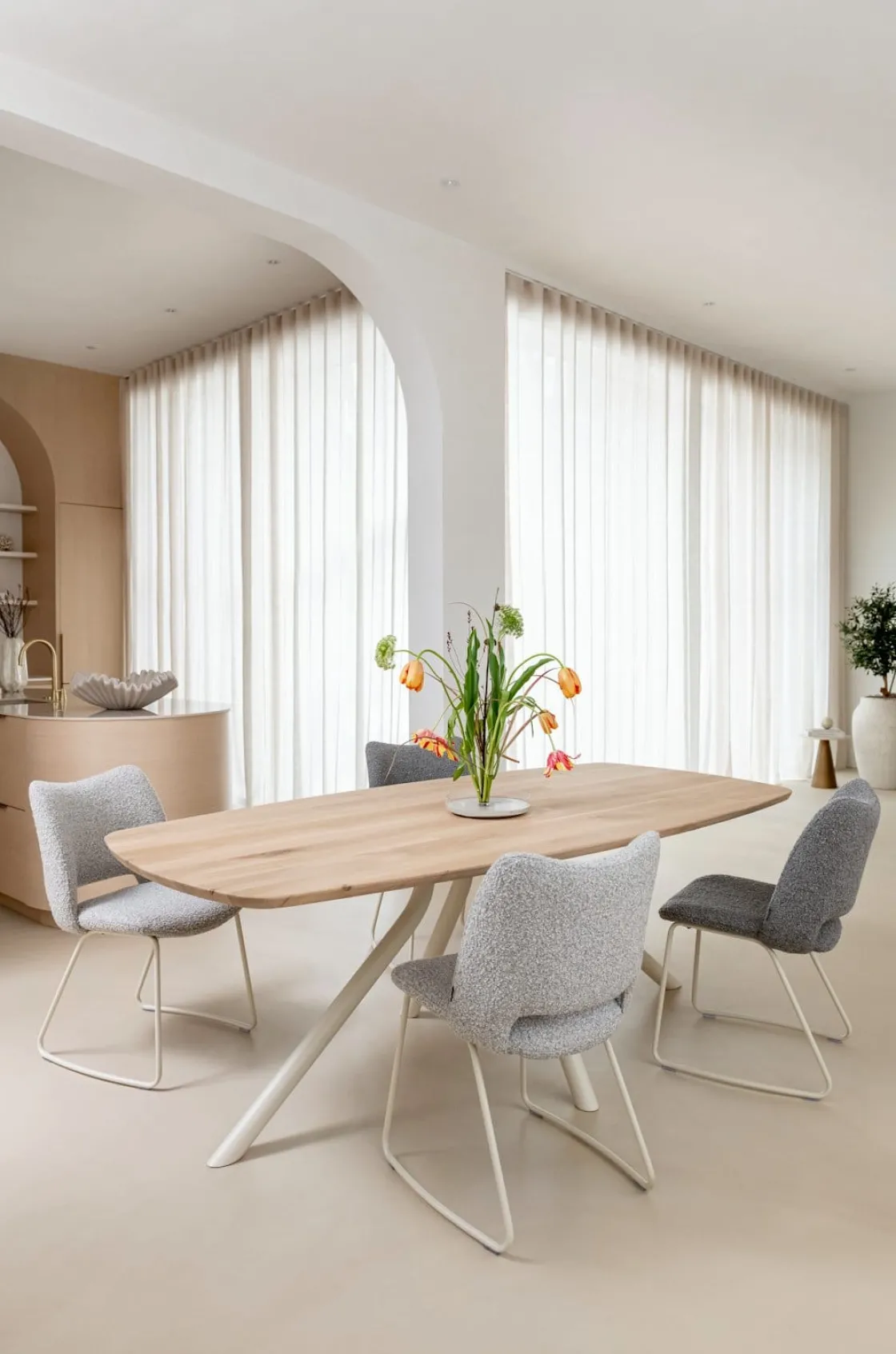 XOOON ARVADA tafel 250 x 110 cm - ovaal - centrale poot Nebbia^ Tafelconfigurator|Eettafels