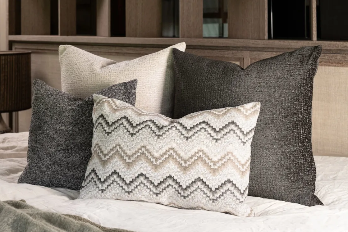 XOOON BeautiQ - Lush kussen 40x60cm in de kleur Antraciet^ Woonaccessoires