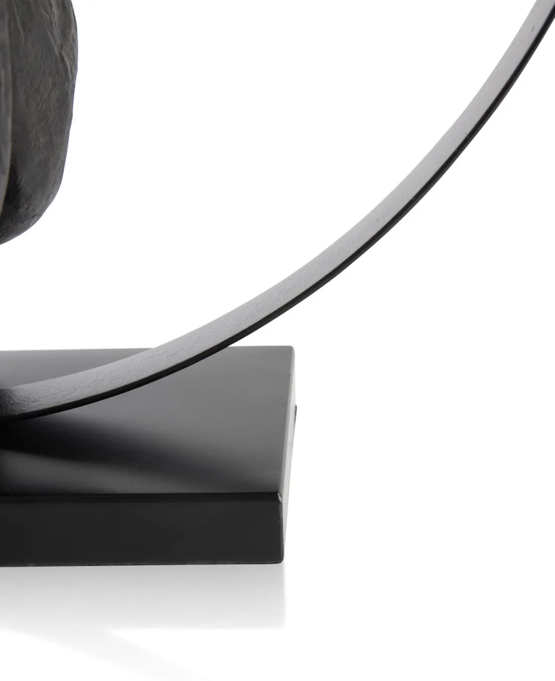 XOOON Circle Lady beeld H54cm in de kleur Zwart - COCOmaison^ Woonaccessoires