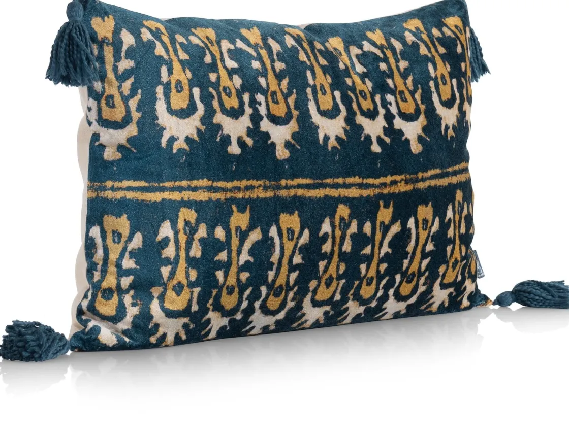 XOOON Daisy kussen 40x60cm in kleur Blauw shop je bij COCOmaison^ Woonaccessoires
