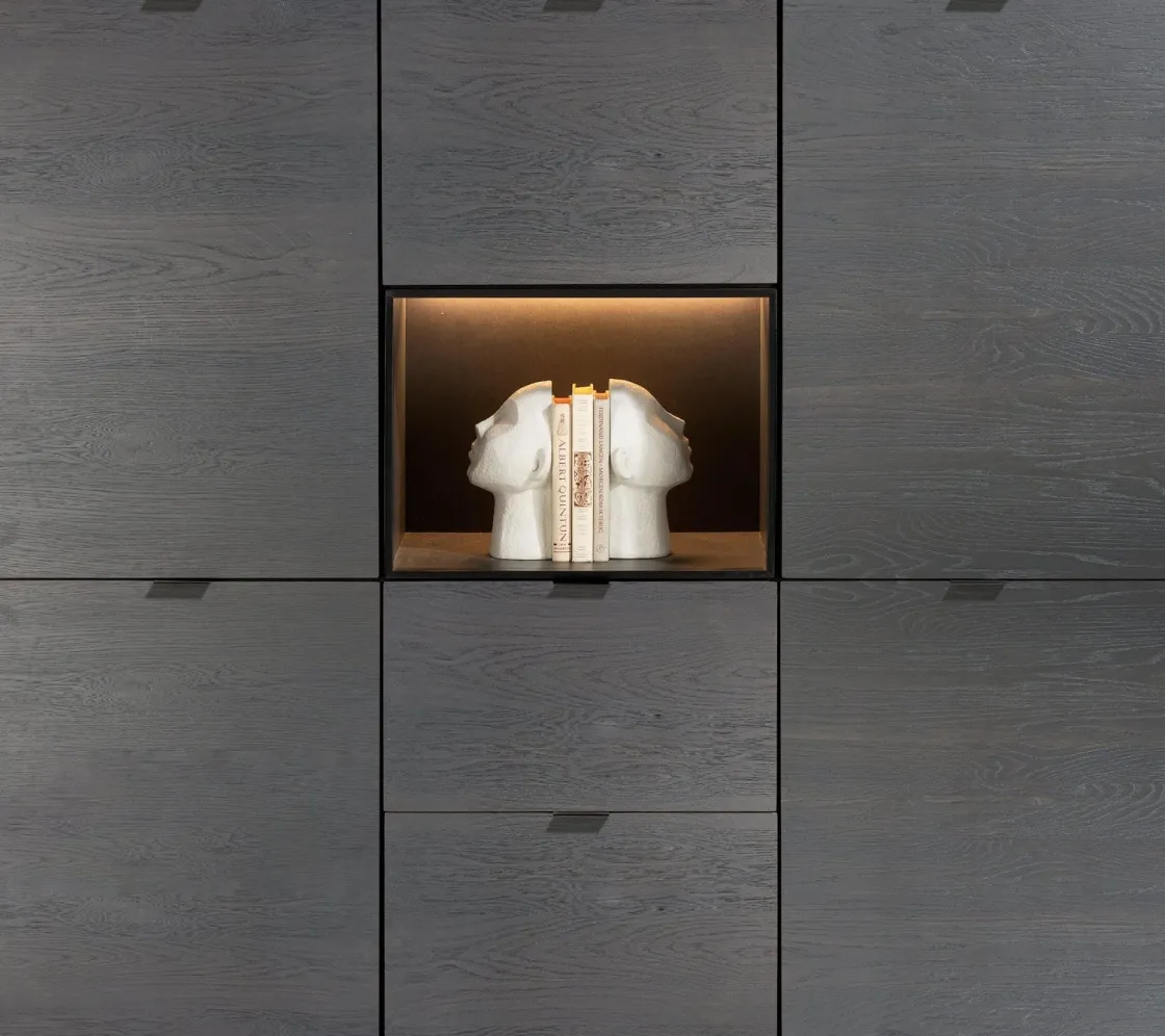 XOOON Elements eikenfineer dressette met niche + LED 150cm^ Bergkasten