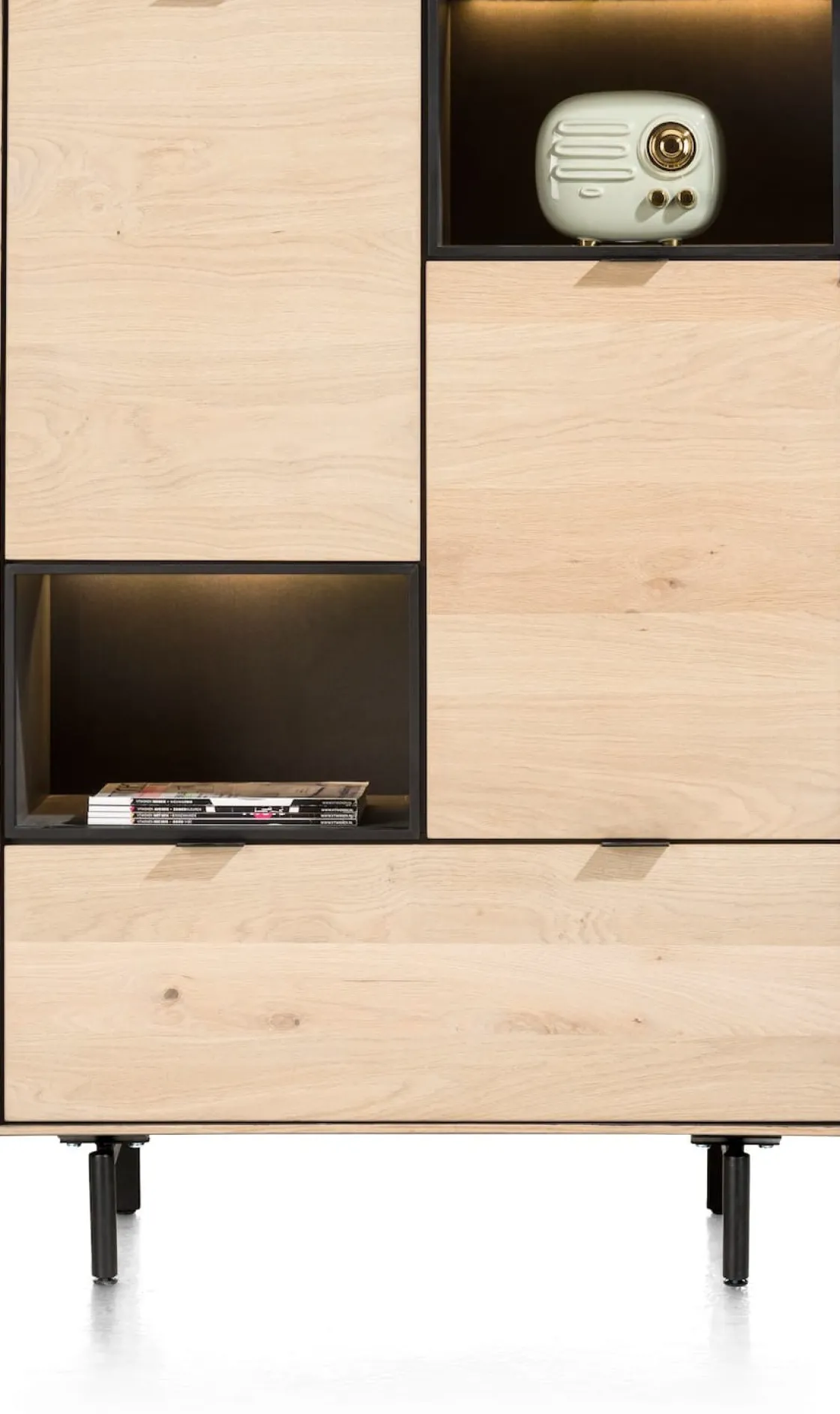 XOOON Elements, highboard 90 cm. - 2-deuren + 1-lade + 2-niches + led incl. metalen poten - natural^ Bergkasten