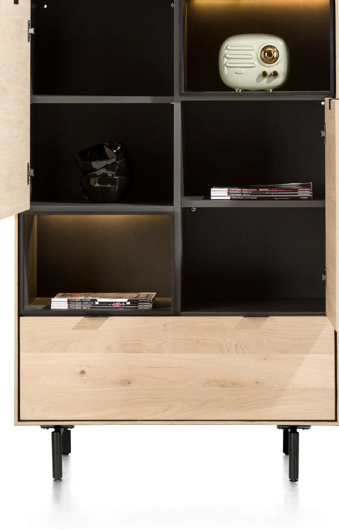 XOOON Elements, highboard 90 cm. - 2-deuren + 1-lade + 2-niches + led incl. metalen poten - natural^ Bergkasten