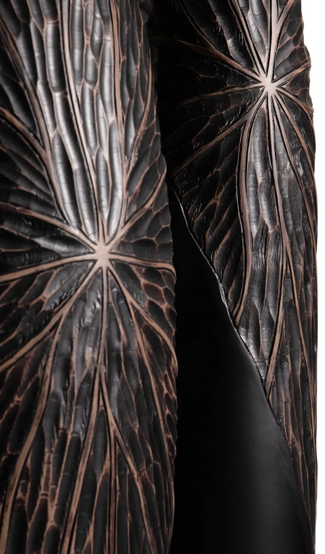 XOOON Faye vaas H107cm in de kleur Zwart - COCOmaison^ Woonaccessoires