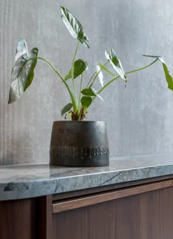 XOOON Lara keramieken bloempot met metallic finish H17cm^ Woonaccessoires