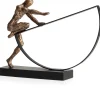 XOOON Pushing beeld (H33cm) in de kleur Goud - COCOmaison^ Woonaccessoires
