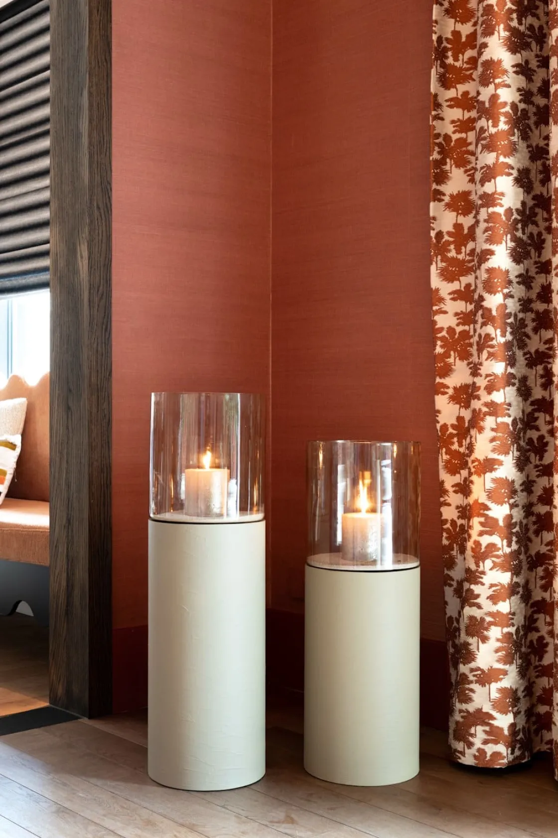 XOOON Reza windlicht (H84cm) in de kleur Taupe - COCOmaison^ Woonaccessoires