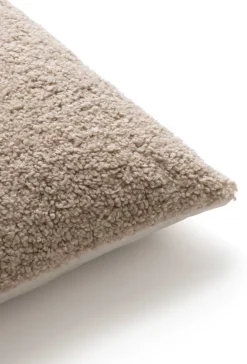 XOOON Teddy kussen 30x50cm in de kleur Beige - COCOmaison^ Woonaccessoires