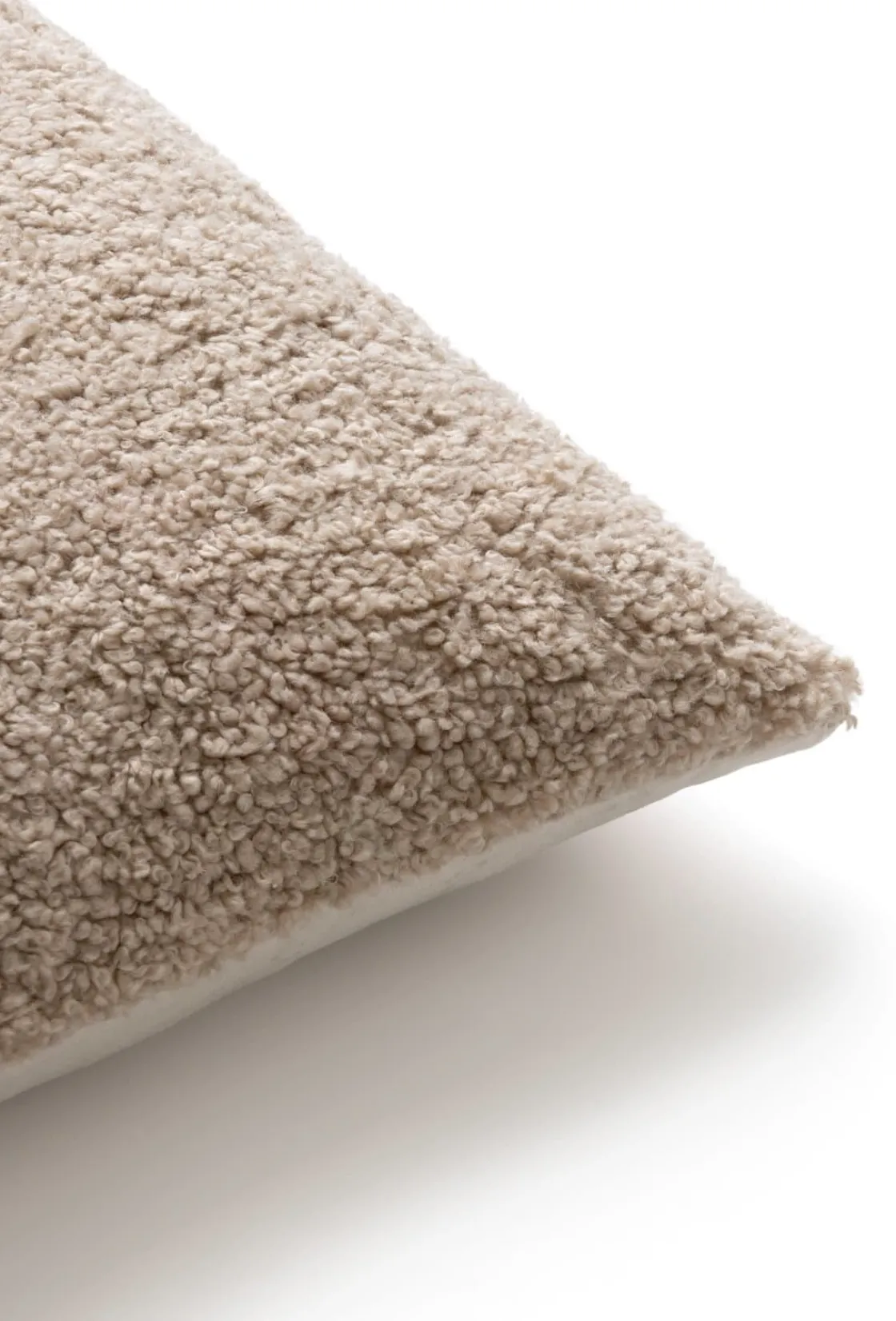 XOOON Teddy kussen 30x50cm in de kleur Beige - COCOmaison^ Woonaccessoires