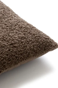 XOOON Teddy kussen 30x50cm in de kleur Bruin - COCOmaison^ Woonaccessoires