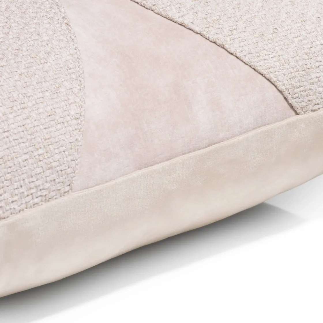 XOOON Timeless Aria kussen 45x45cm in de kleur Beige - COCOmaison^ Woonaccessoires