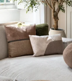 XOOON Timeless Evie kussen 45x45cm in de kleur Olijf - COCOmaison^ Woonaccessoires