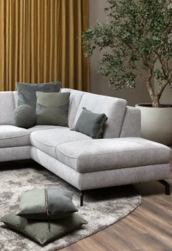 XOOON Timeless Mila kussen 30x50cm in de kleur Olijf - COCOmaison^ Woonaccessoires