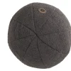 XOOON Timeless Scott kussen dia 25cm in de kleur Antraciet^ Woonaccessoires