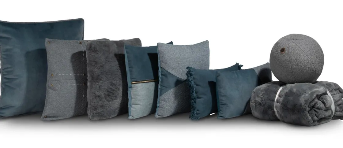 XOOON Timeless Scott kussen dia 25cm in de kleur Blauw - COCOmaison^ Woonaccessoires