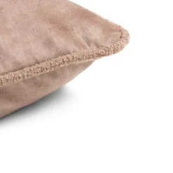 XOOON Timeless Sean kussen 60x60cm in de kleur Camel - COCOmaison^ Woonaccessoires