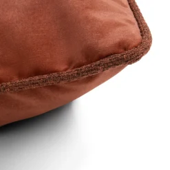 XOOON Timeless Sean kussen 60x60cm in de kleur Koper - COCOmaison^ Woonaccessoires