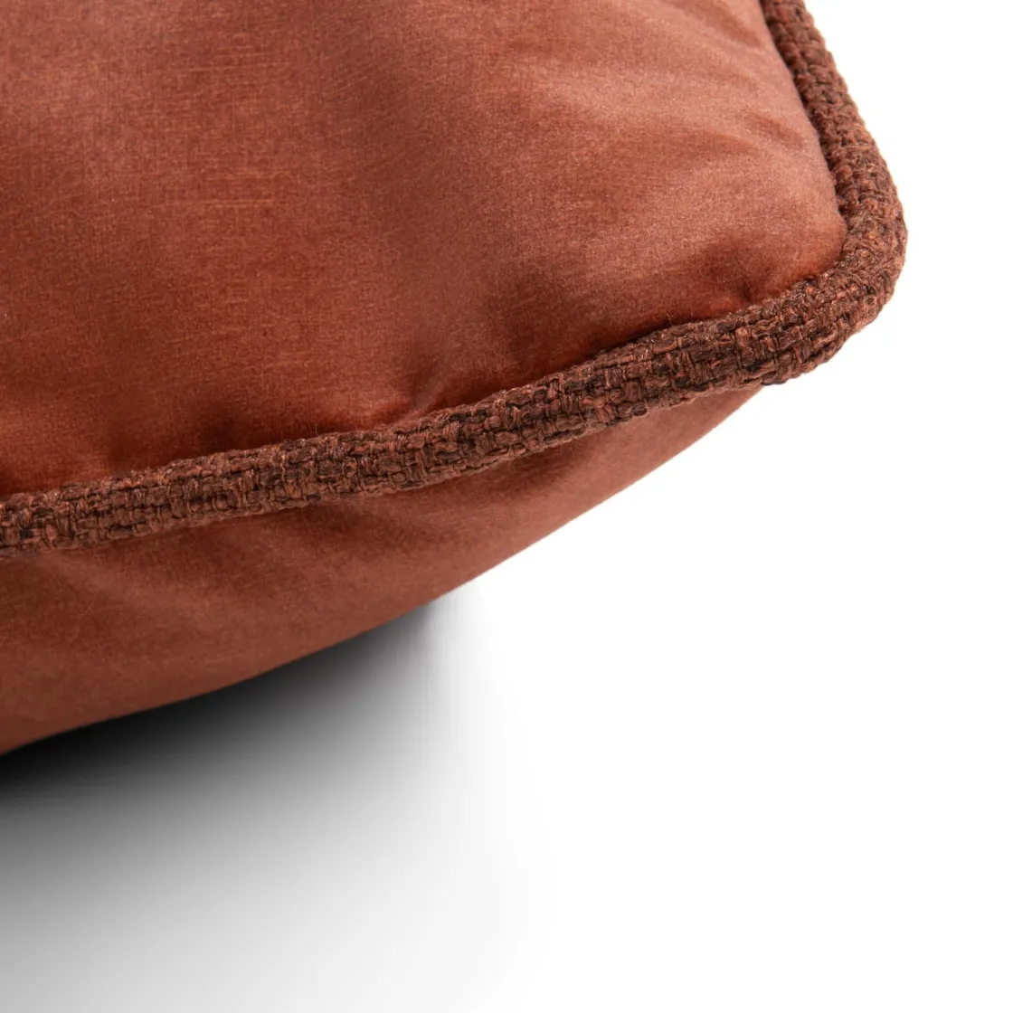 XOOON Timeless Sean kussen 60x60cm in de kleur Koper - COCOmaison^ Woonaccessoires