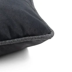 XOOON Timeless Sean kussen 60x60cm in de kleur Antraciet - COCOmaison^ Woonaccessoires