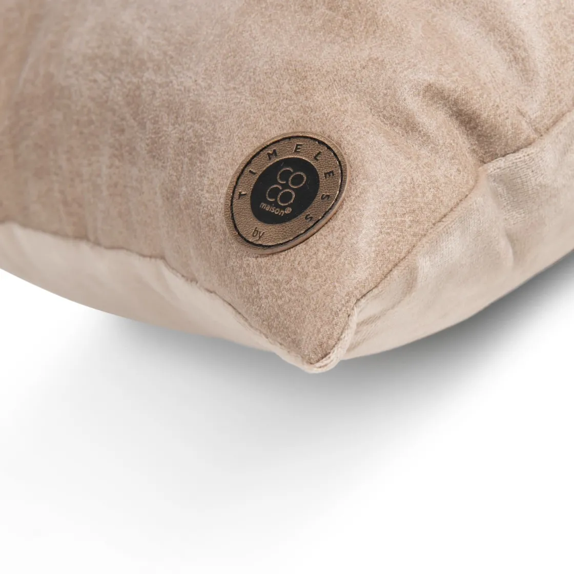 XOOON Timeless Sofia kussen 45x45cm in de kleur Camel - COCOmaison^ Woonaccessoires