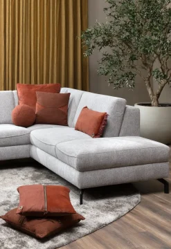 XOOON Timeless Sofia kussen 45x45cm in de kleur Koper - COCOmaison^ Woonaccessoires