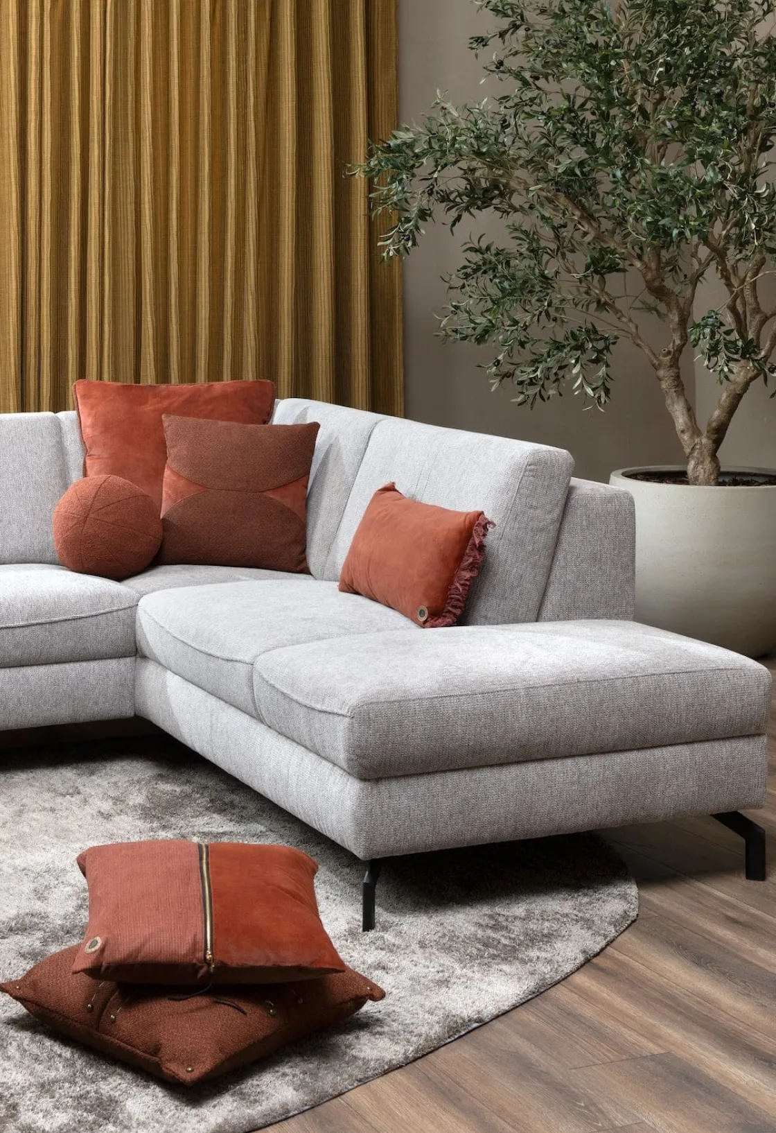XOOON Timeless Sofia kussen 45x45cm in de kleur Koper - COCOmaison^ Woonaccessoires