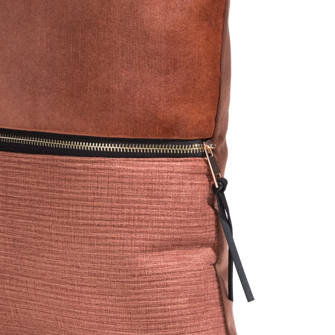 XOOON Timeless Sofia kussen 45x45cm in de kleur Koper - COCOmaison^ Woonaccessoires